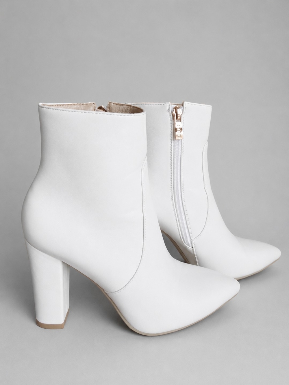 IDIFU White Heeled Zippered  Ankle Boots Size 7 NWOT